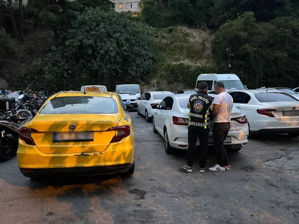 ambulans cikisini kapatip alisveris yapan taksici cezalandirildi X3y9vRme