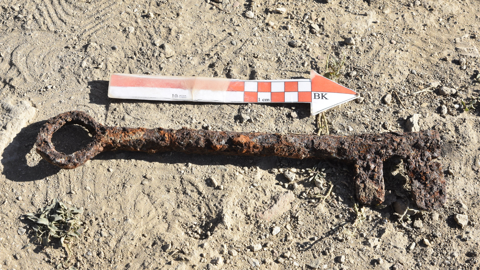 bitlis kalesindeki kazilarda tugla zemin ve kalenin anahtari bulundu WvVCtBuN