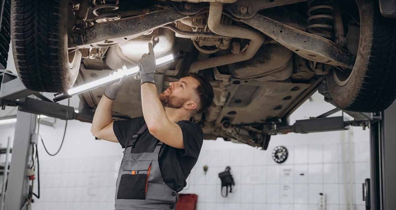 isvecli oto tamircilerine gore tamiri en zor 5 araba deliriyordum yaslanana kadar o arabanin kabusunu gorecegim ACuY6OLn