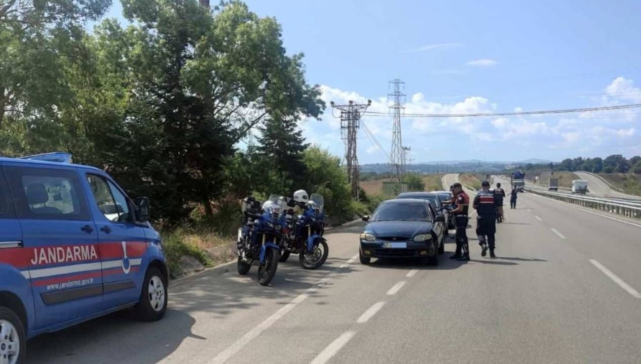 sinopta huzur uygulamasi aranan 3 kisi yakalandi Vt6XFVUA