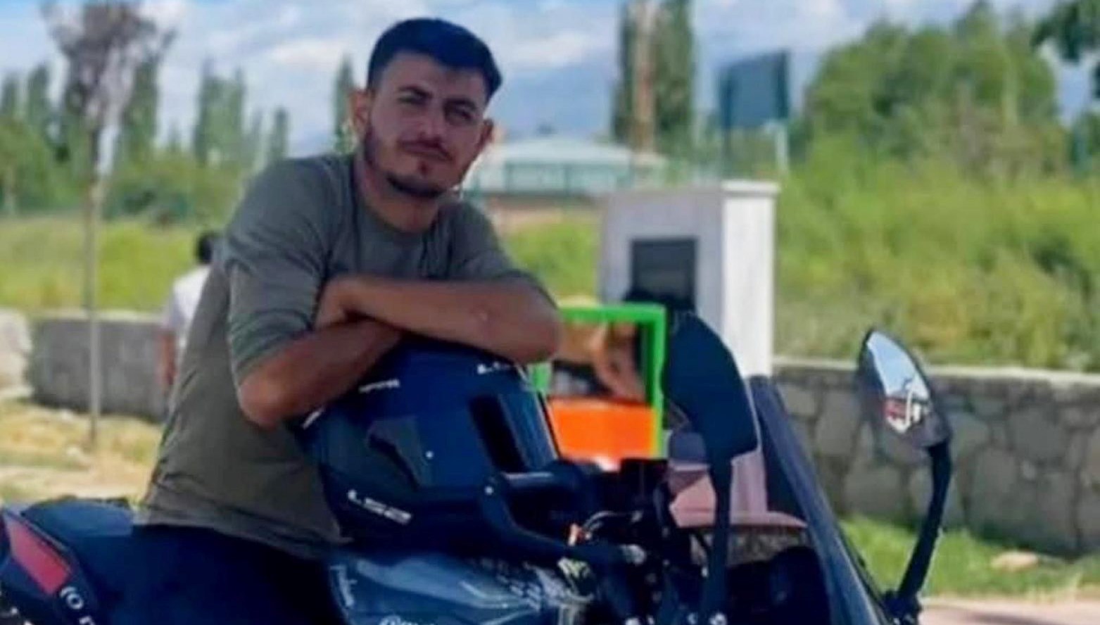 traktorun romorkuna carpip oldu quMsXG4Q