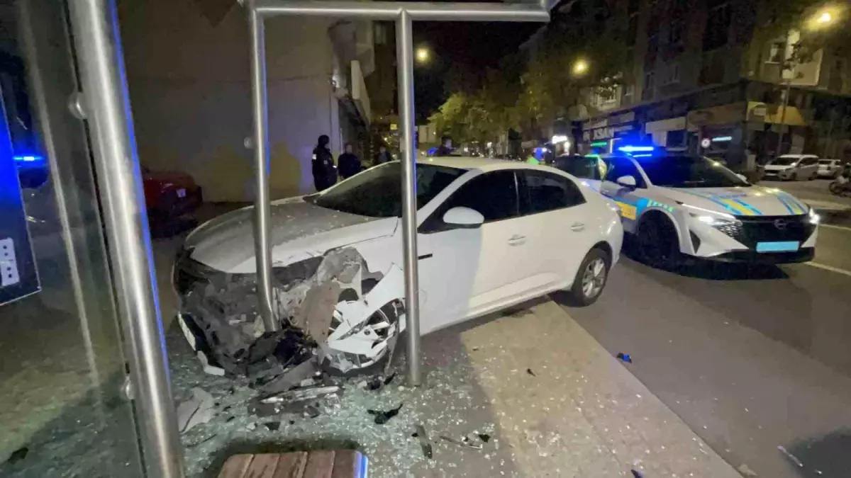 alkollu surucu yolcu duragina daldi bnVYE2Gd.jpg