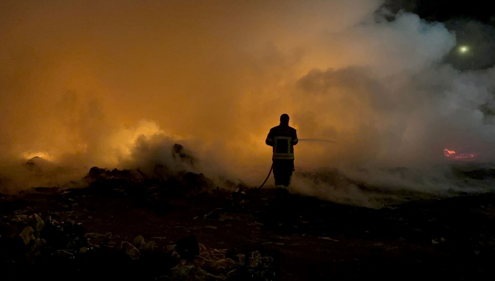 atik yangini eve sicramadan sonduruldu JhhQr2p4.jpg