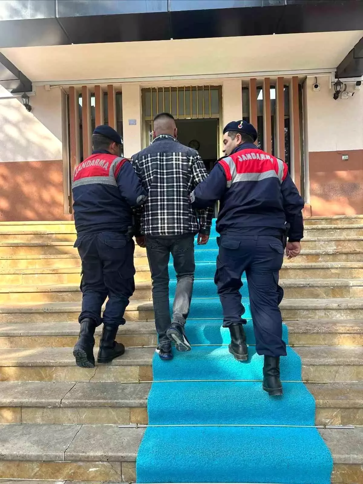 bilecikte 3 sucla aranan sahis yakalandi l5vQI78d.jpg