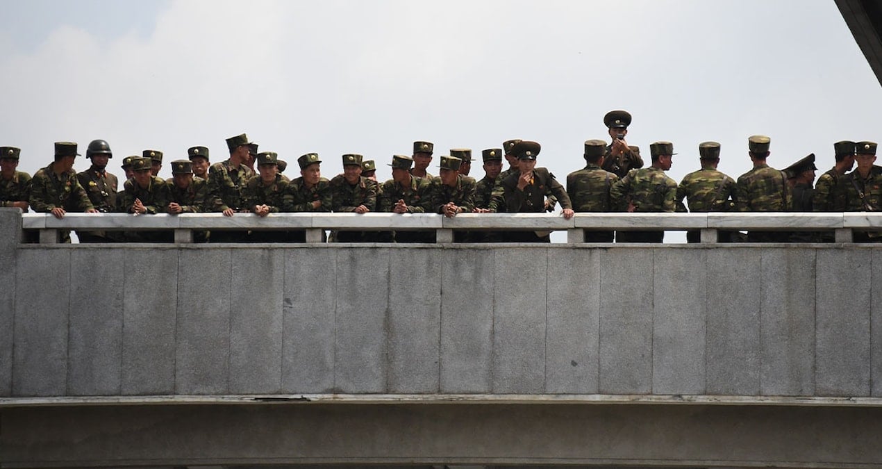 dunyanin en gecilmez sinirini asti JC1XA9Zg.jpg