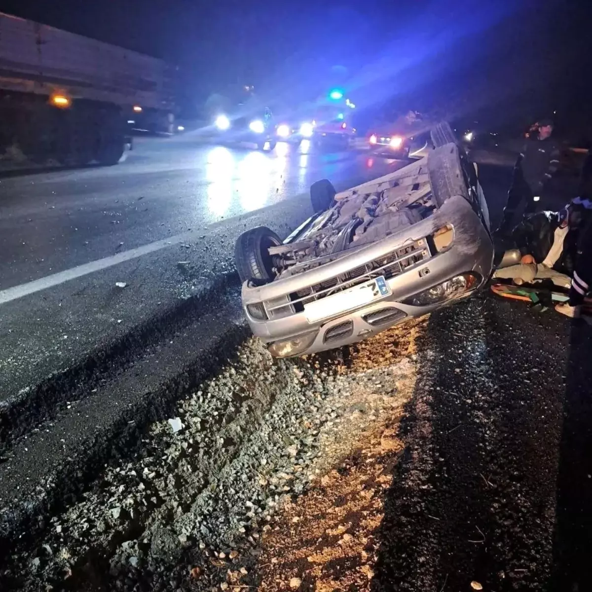 elazigda takla atan otomobilde 2 yarali DcLASSX4