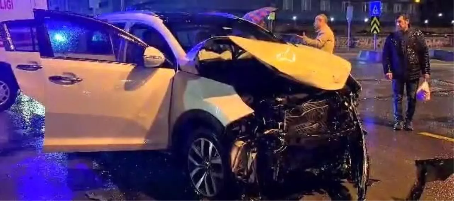 erzurumda otomobil ve halk otobusu carpisti 1 yarali 9neUgiSi.jpg