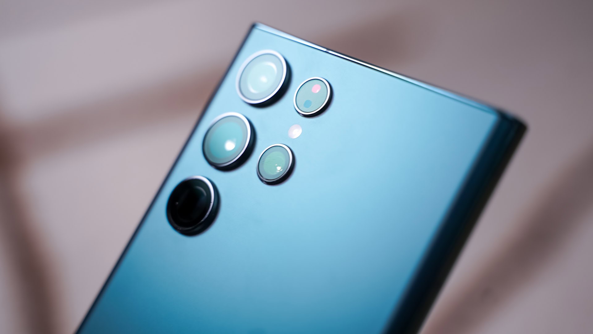 galaxy s22 serisi son buyuk guncellemesini aldi v19ulgbk