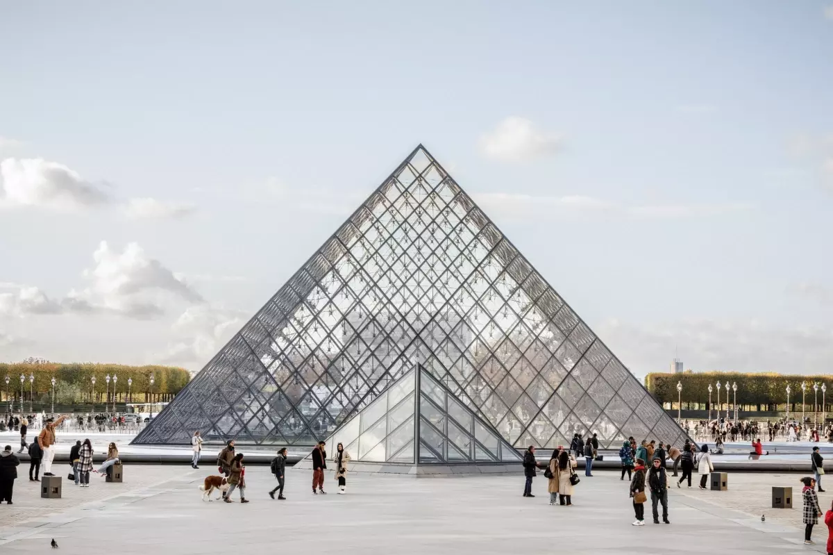 louvre muzesinde soygun iki kisi gozaltinda CruqgylU.jpg