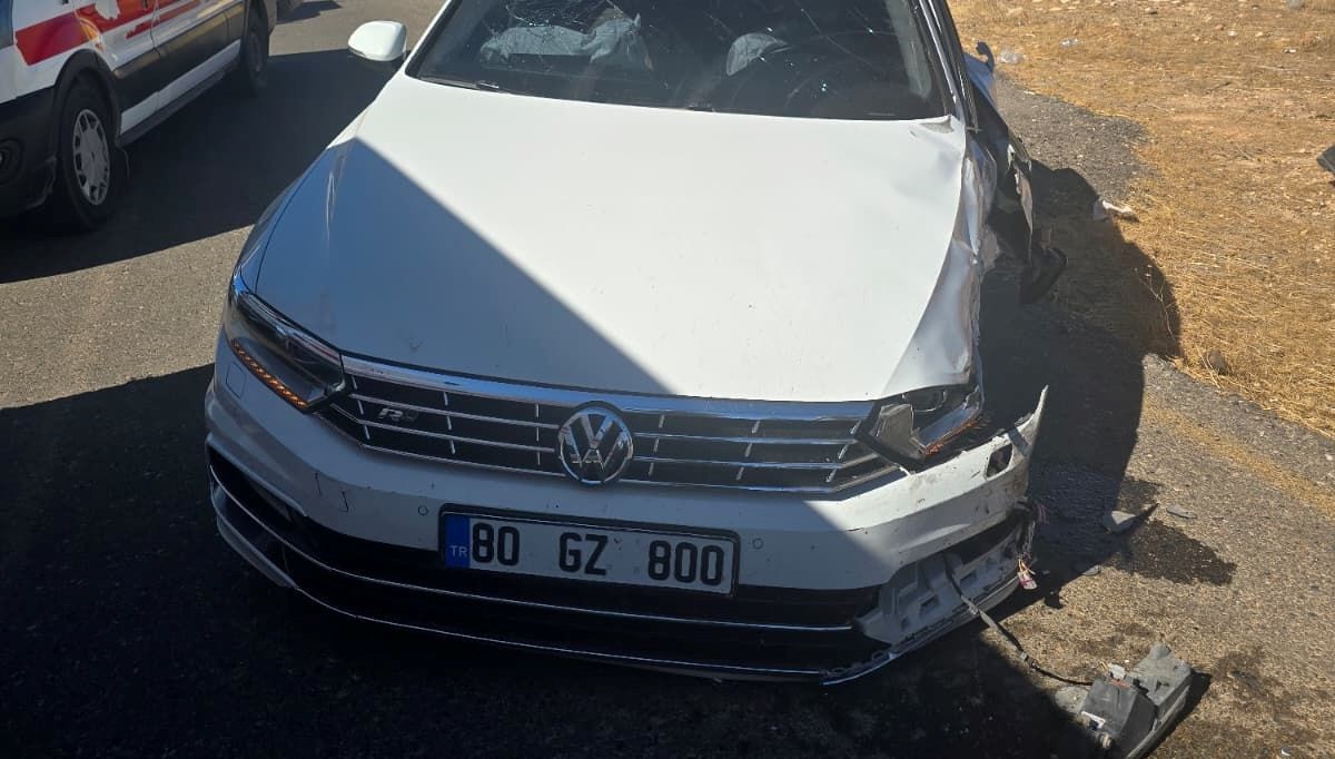 sirnakta kamyonet ve otomobilin carpistigi kazada 8 kisi yaralandi MBz2K3U2