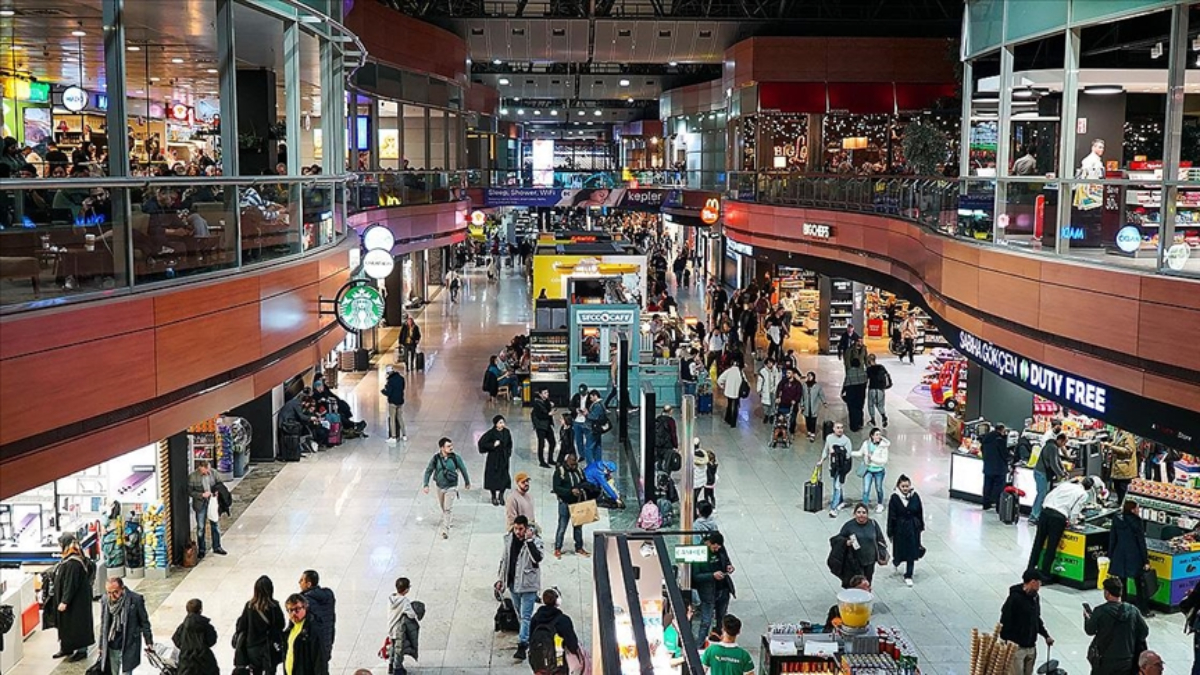 abdulkadir uraloglu havalimanlarinda 10 ayda 211 milyon yolcuya hizmet verildi XLbED7jZ.jpg