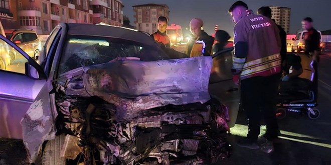 hatayda otomobil ile minibus carpisti cok sayida yarali var m2OATluU.jpg