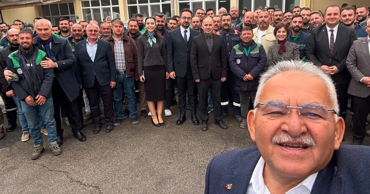 memduh buyukkilic buyuksehir personeliyle bulustu Ht1YKAhM.webp