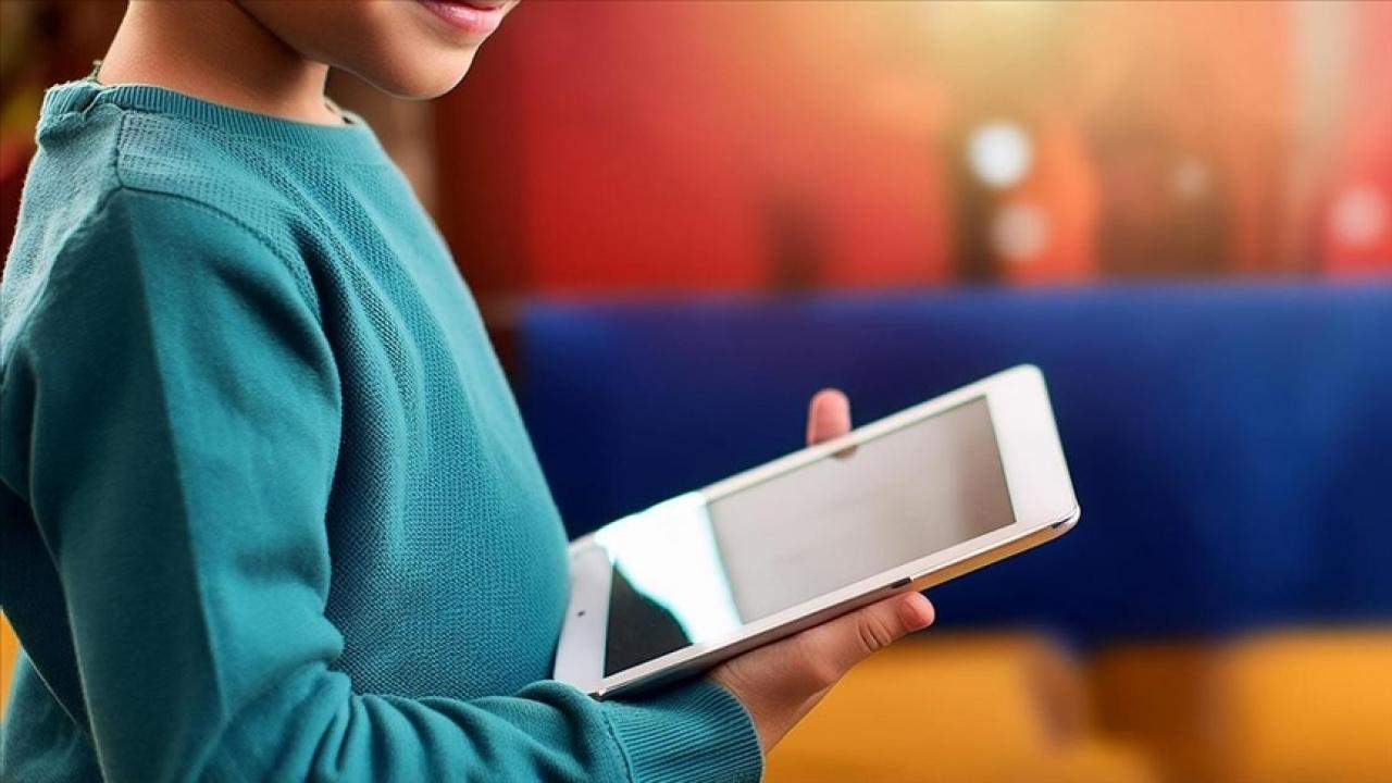 Sosyal medyada yaş sınırı geliyor! Bakanlık harekete geçti