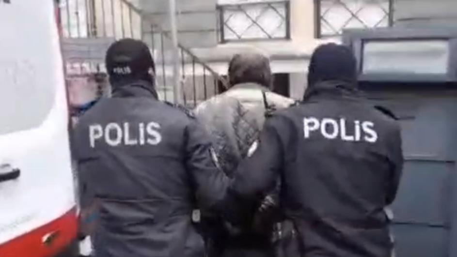 24 yıl hapis cezasıyla aranıyordu, İzmir’de yakalandı