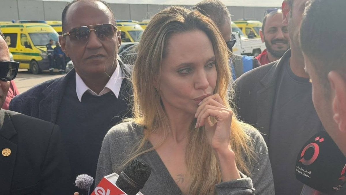 Angelina Jolie, Refah sınırında Gazzelileri ziyaret etti