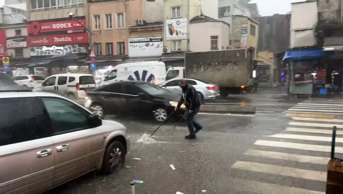 Beyoğlu’nda Fırtına ve Rüzgar Etkili