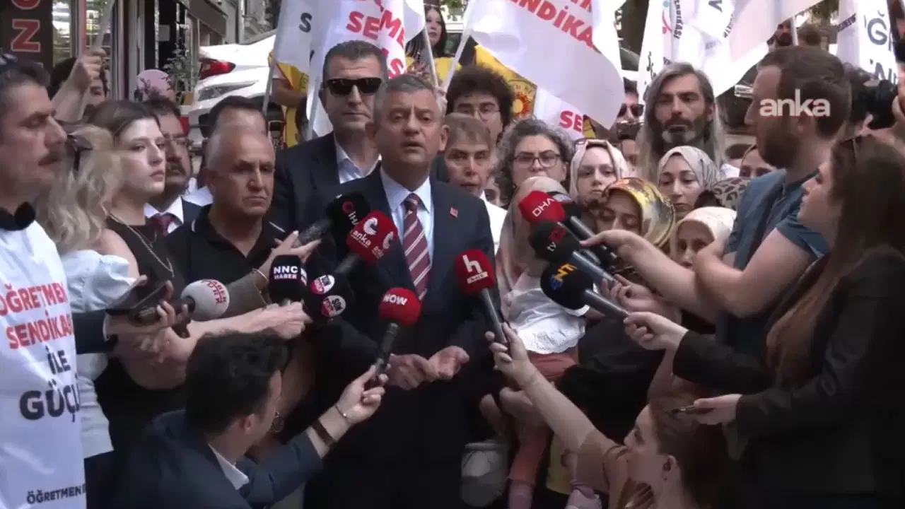 Özgür Özel, Açlık Grevi Yapan Öğretmenlere Destek Ziyareti Gerçekleştirdi